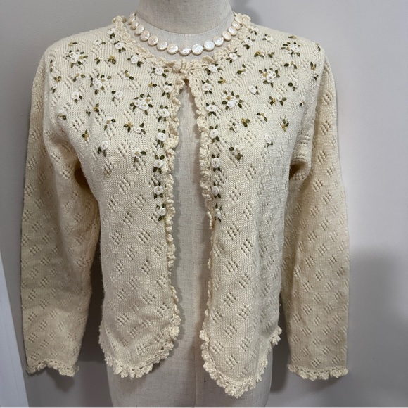 Elegant Cream Women's Sweater - Picture 2 of 11